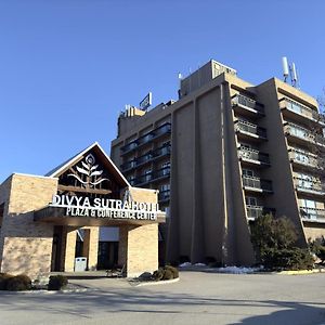 Divya Sutra Plaza And Conference Centre, Vernon, Bc Otel Exterior photo