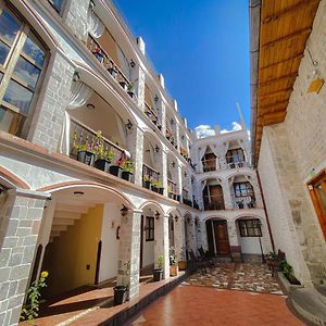 Golden Rest Latacunga Otel Exterior photo