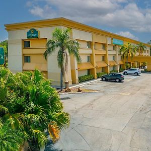 La Quinta By Wyndham Tampa Brandon West Otel Exterior photo