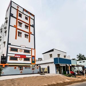 Oyo Pramukh Heights Otel Gannavaram Exterior photo