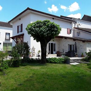 Chez Domi Jardin du bourg Bed & Breakfast Javerlhac-et-la-Chapelle-Saint-Robert Exterior photo