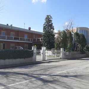 Gold House Daire Maranello Exterior photo