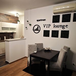 Vip Lounge - Self Check In Daire Ösek Exterior photo