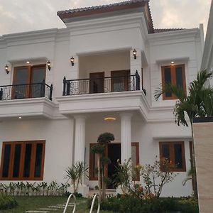 Fernasya House 2 Villa Yogyakarta Exterior photo