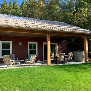 Shuswap, Sun Filled, Pet Friendly, Beach Cottage & Suite Blind Bay Exterior photo