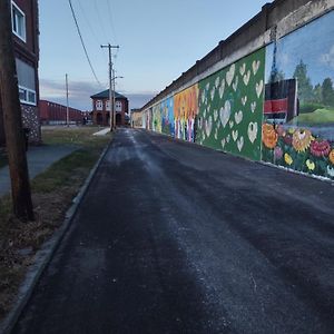 Unique Center Of Downtown Elmira Daire Exterior photo