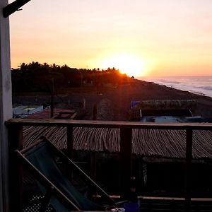 Black Sand Beachhouse Otel Monterrico Exterior photo