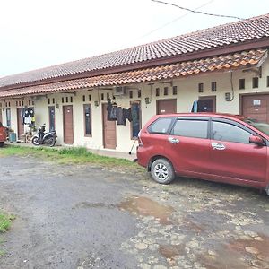 Oyo Life 93590 Penginapan Palapa 10 Syariah Otel Bandar Lampung Exterior photo