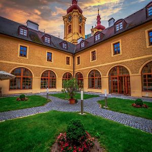 Klaster Hejnice - Vzdelavaci, Konferencni A Poutni Dum Otel Exterior photo