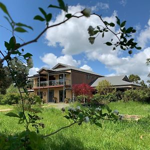 Gypsy Creek Winery Daire Labertouche Exterior photo