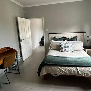Self Contained Flat Daire Sandton Exterior photo