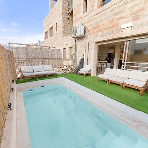 Chateau Gabriel Luxury 6 Bedroom Villa With Heated Pool Beit Shemesh Exterior photo