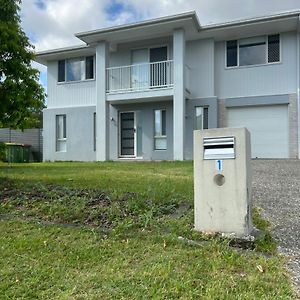 Duplex In Coomera House Rental Gold Coast Exterior photo