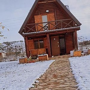 Log Cabin In Strezovce Villa Kumanova Exterior photo