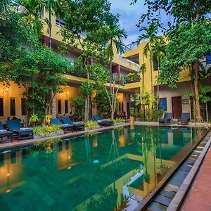 Samnak Lounge Otel Siem Reap Exterior photo