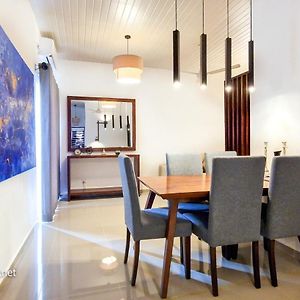 Luxurious 2 Bedroom Apartment - Ariyana Resort Apartments -Athurugiriya Kolombo Exterior photo