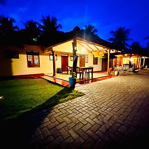 Leopard Cross Safary Tours Otel Wilpattu Exterior photo