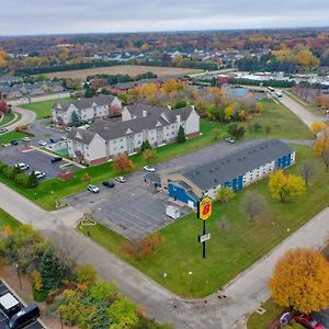 Super 8 By Wyndham Rockford Otel Exterior photo