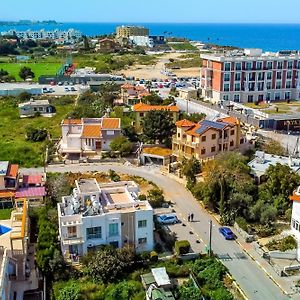 Romantiс Two-Bedroom Apartment With Sea View Girne Exterior photo