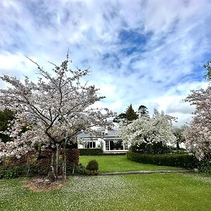 Whiteacres Bed & Breakfast Invercargill Exterior photo