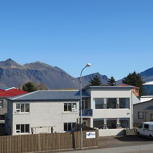 Old Airline Guesthouse Höfn Exterior photo