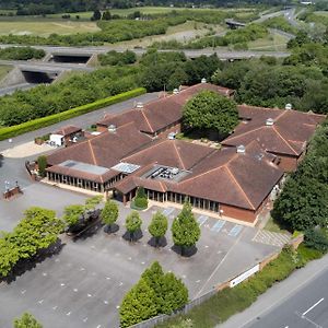 Doubletree By Hilton Newbury North Otel Exterior photo