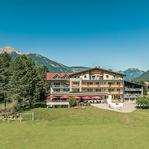 Hotel Foehrenhof Stanzach Exterior photo