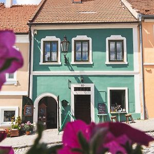 Olivea Penzion & Wine Mikulov Otel Exterior photo