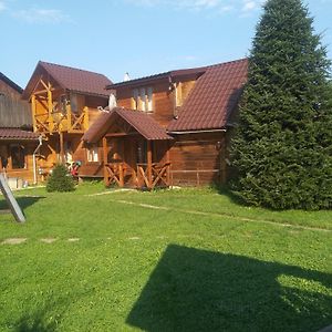 Sadiba Pid Skeleyu Otel Putyla Exterior photo