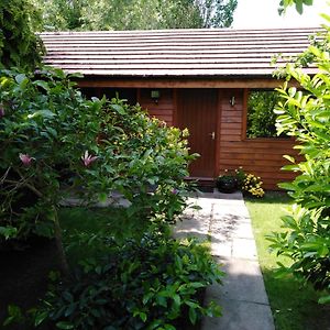 Manor Garden Lodge Wirral Exterior photo