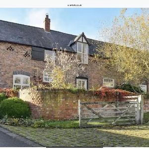 The Coach House Annex Daire Tilston Exterior photo