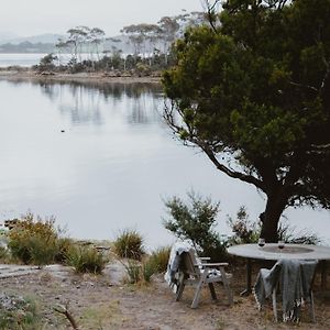 Sunken Sea Shack - Waterfront Getaway Villa Eggs and Bacon Bay Exterior photo