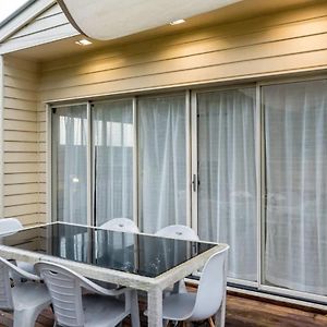 Modern Top Floor 2Br With Private Deck Daire Brisbane Exterior photo