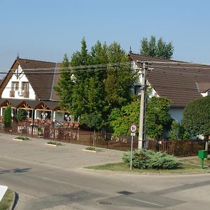 Koller Panzio Otel Bonyhád Exterior photo