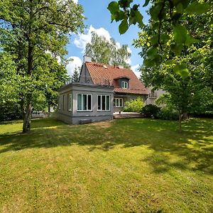 Gustav Ernesaks- Kadriorg Otel Tallinn Exterior photo