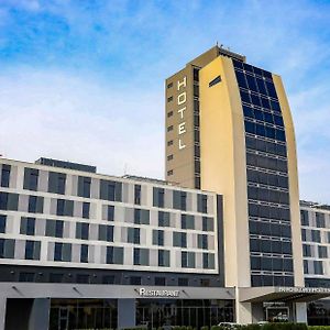 Pannonia Tower Otel Parndorf Exterior photo