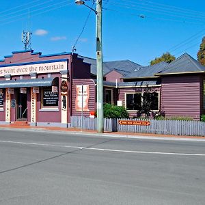 The Bears Went Over The Mountain Otel Geeveston Exterior photo