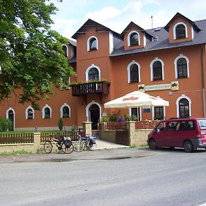 Penzion U Cervenych Vrat Otel Chudolazy Exterior photo