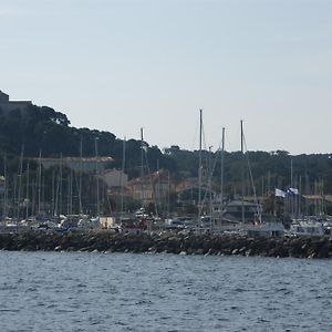 Auberge Des Glycines Otel Porquerolles Exterior photo