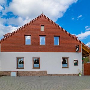 Penzion Pastouska S Pohostinstvim Otel Moravský Krumlov Exterior photo