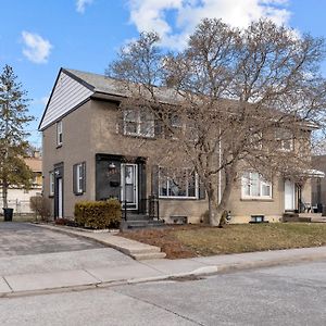 Cheerful Family Home - 3 Mins Drive To Uwindsor Exterior photo