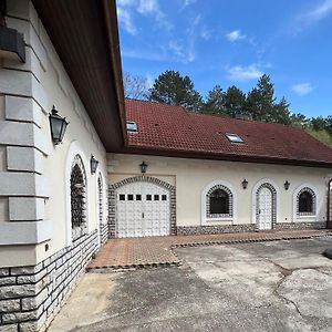 Veszpremvoelgyi Kuria Otel Exterior photo