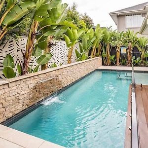 Sleek Tropical Oasis - Bridgeman Downs Villa Bald Hills Exterior photo