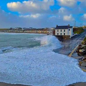 Top Floor Retreat Portmor- Sea, Beach & Balcony Daire Slievebane Exterior photo