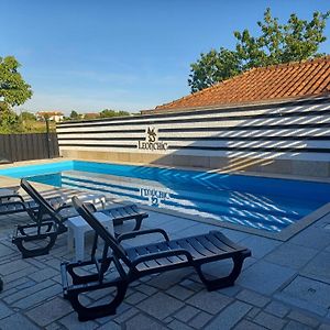 Leonchic - Guest House Com Piscina De Agua Salgada Barcelos Exterior photo