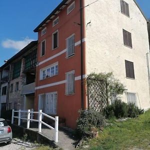 La Casa Sotto Il Pino Villa Torrebelvicino Exterior photo