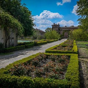 Antica Corte Pallavicina Relais Konuk evi Polesine Parmense Exterior photo