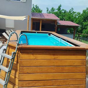 Apartman Goga With Pool And Jacuzzi Daire Labin  Exterior photo