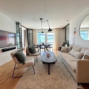 Newly Produced And Bright Apartment Close To Metro Solna Exterior photo