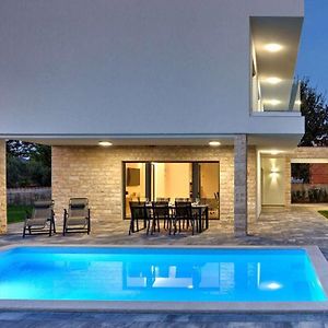 Holiday Home With Pool In Poreč Exterior photo